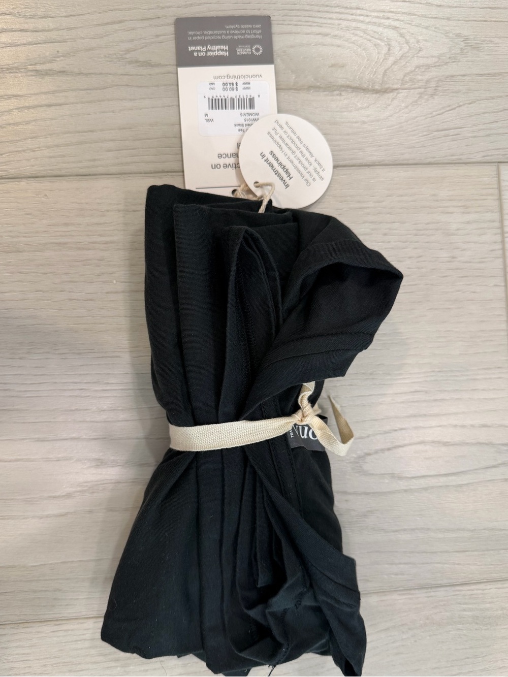 Vuori Feather Tee Washed Black Relaxed Soft Tee Medium NWT - Picture 4 of 4